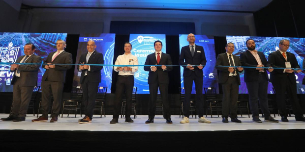 El gobernador Samuel García inauguró la primera edición del foro mundial de electromovilidad America's Mobility of the Future.