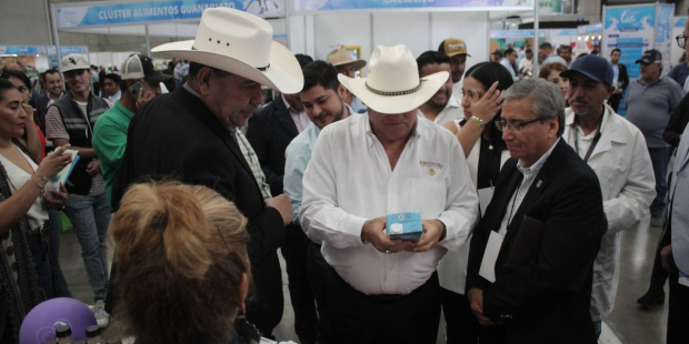 El secretario de Agricultura y Desarrollo Rural, Víctor Villalobos Arámbula, inauguró  la Expo Lac del Bajío 2023 en León, Guanajuato.