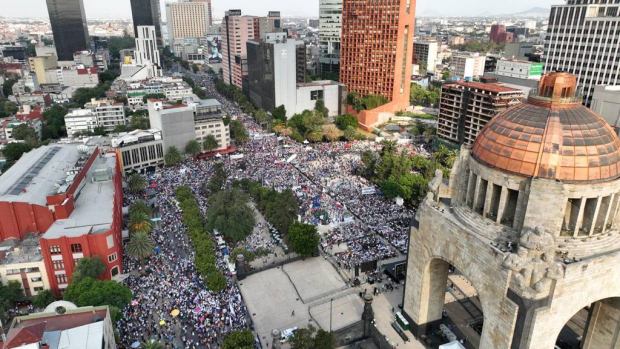 Reportan 80 mil personas en el Monumento a la Revolución.