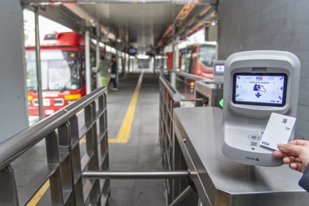 Pagos sin contacto, tecnología que revoluciona al Metrobús de la CDMX