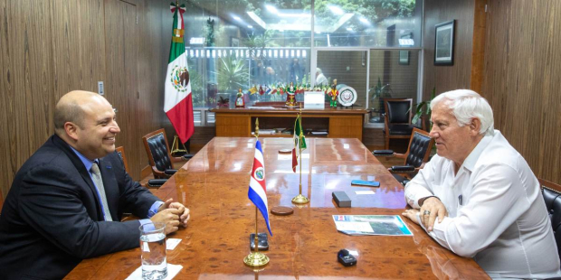 El titular de la dependencia, Víctor Villalobos Arámbula, y el embajador de Costa Rica en México, Pablo Heriberto Abarca Mora, acordaron explorar espacios de colaboración conjunta.