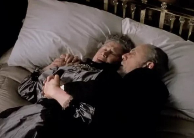 La escena en la que Isidor Straus abraza a su esposa para esperar su muerte en el Titanic