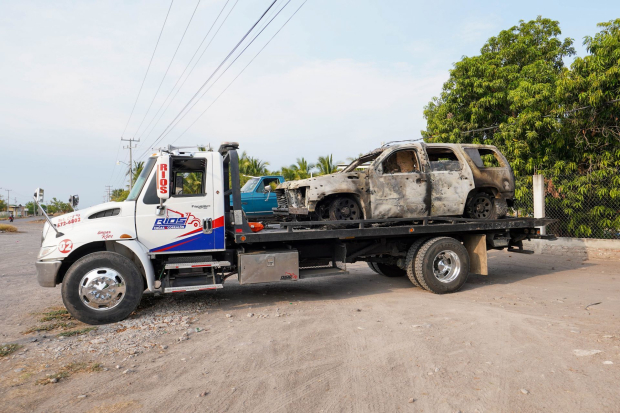 Hipólito Mora Chávez, el ex dirigente de los grupos de autodefensas, fue atacado abordo de su camioneta.