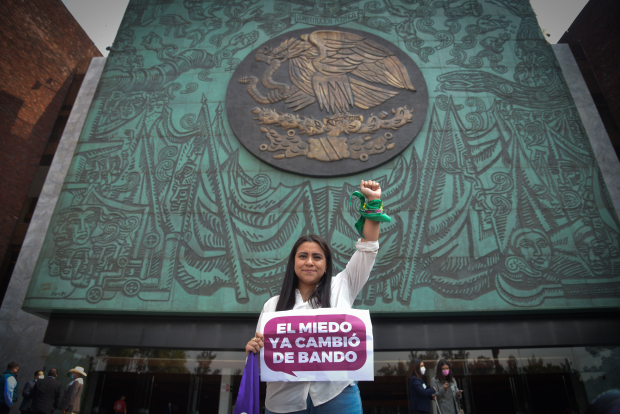 La activista Olimpia Coral, frente a la Cámara de Diputados, en noviembre  de 2021.