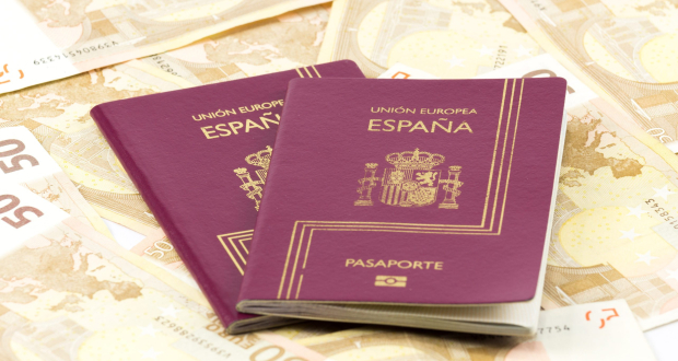 La nacionalidad española puedes obtenerla teniendo también la Carta de Naturaleza.