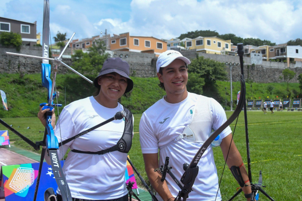 Alejandra Valencia y Matías Grande ganaron oro en tiro con arco en los Juegos Centroamericanos y del Caribe San Salvador 2023.