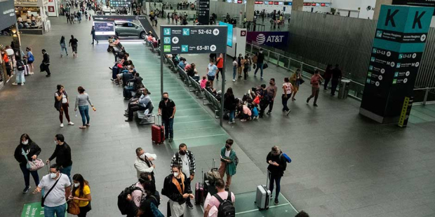 La calificadora Fitch Ratings revisó la perspectiva del fideicomiso del Aeropuerto Internacional de Ciudad de México (AICM) a "negativa" desde "estable".