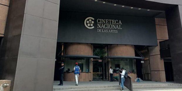Esta es la fachada de la Cineteca Nacional de las Artes.
