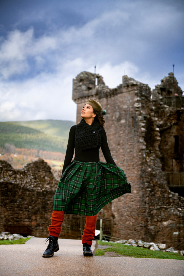 La travel blogger en un viaje a Escocia.