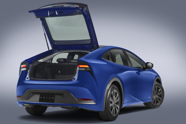 Prius HEV 2023 es la alternativa de movilidad sustentable ideal por su diseño atractivo, rendimiento de combustible y emoción detrás del volante