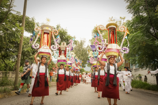 Orgullo y tradición se desbordan en Oaxaca durante el desfile de la Guelaguetza 2023, un espectáculo único que enamora a todos los corazones.