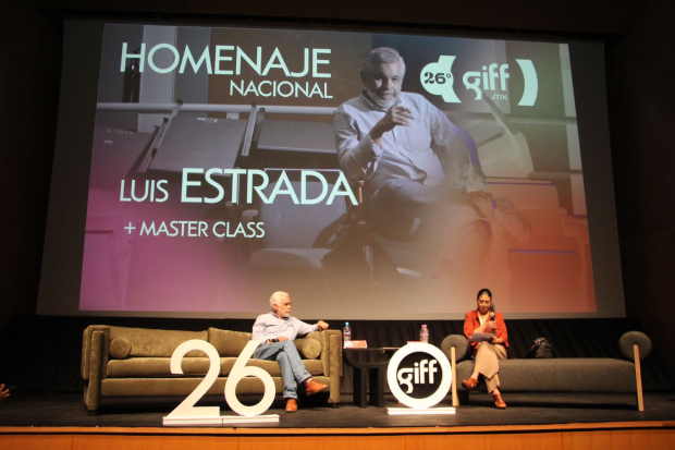Luis Estrada, director de cine, junto a Columba Vértiz, periodista.