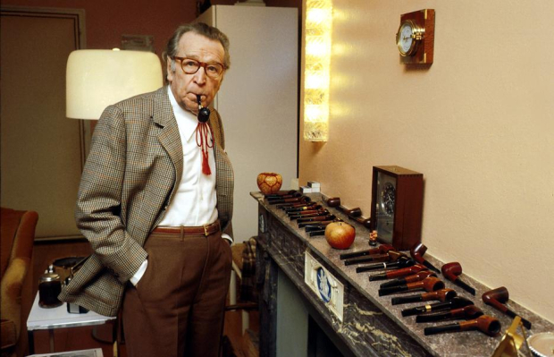 El autor y coleccionista de pipas, en Suiza, 1981.