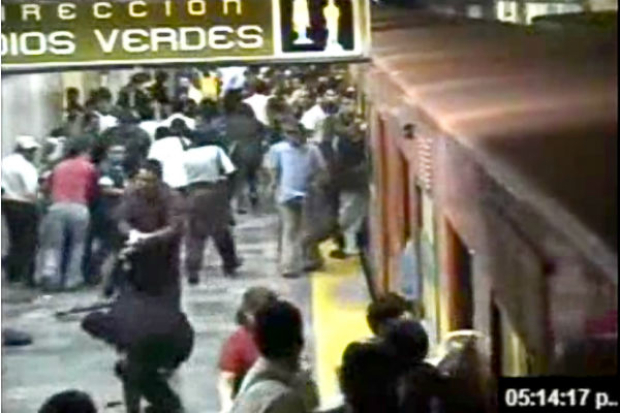 Imágenes del doble homicidio en metro Balderas, en 2009.