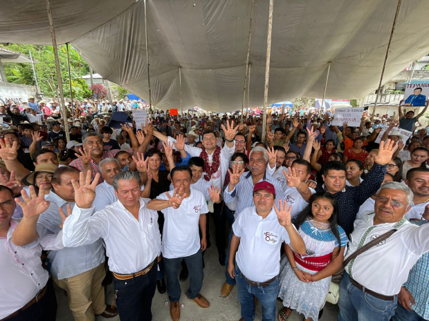 Alejandro Armenta al presentar el diagnóstico social "Por Amor a Puebla" en Ixtepec