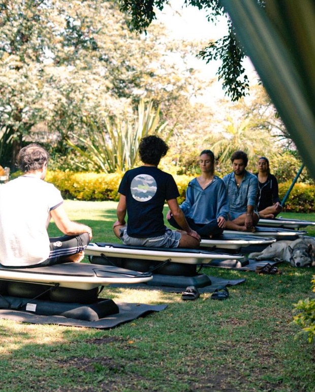 Se usan tablas de surf para entrenar.