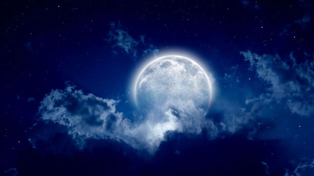 Lo que hace diferente a este espectáculo es el ligero movimiento en el satélite natural que provocará que la Luna se verá más grande y brillante que de costumbre.