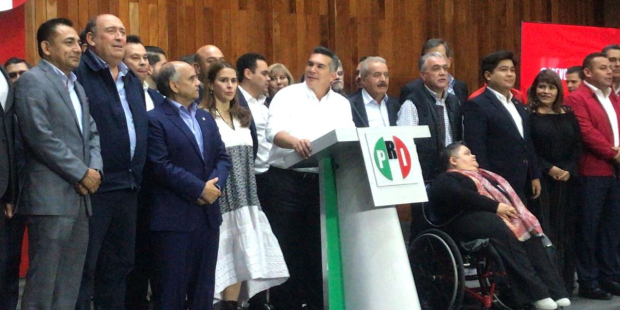“Hemos decidido de respaldar la candidatura única en la persona de Xóchitl Gálvez”, dijo Alejandro Moreno al convocar a la unidad en el Frente Amplio por México.