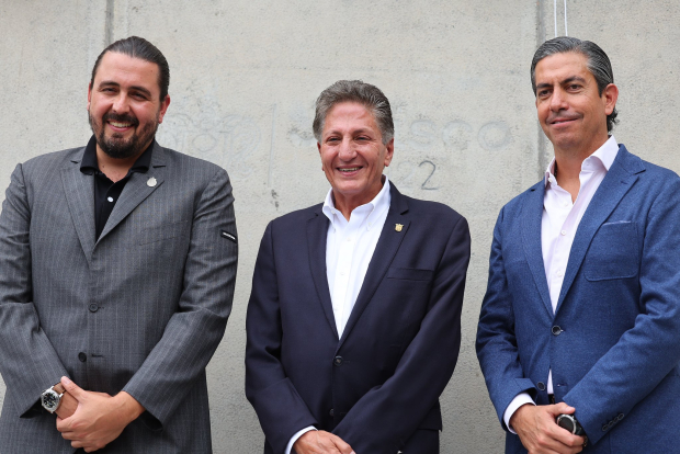 Amaury Vergara, presidente de Chivas, Juan José Frangie, alcalde de Zapopan y Salvador Martínez, presidente del consejo de administración de Grupo Akron