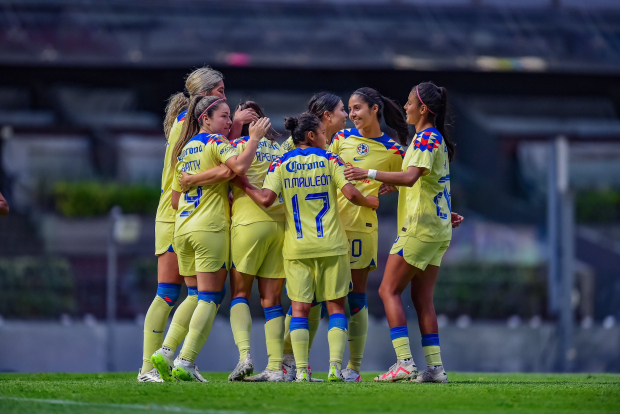 Jugadoras del América celebran un gol en la Liga MX Femenil.