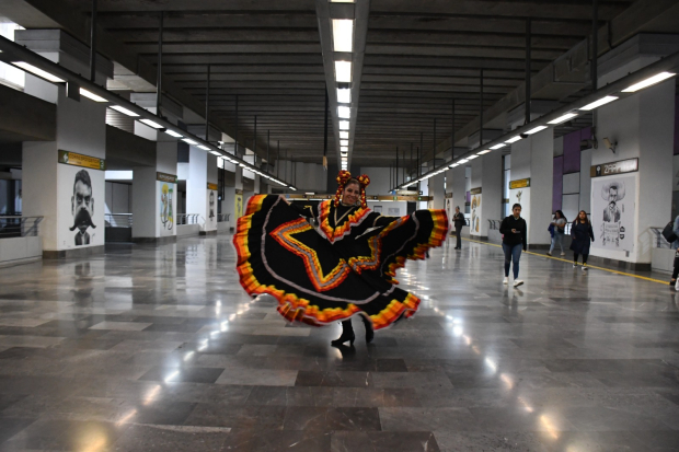 En este evento se mostraron trajes típicos de Chiapas, Oaxaca, Hidalgo y Estado de México.