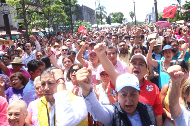 Simpatizantes de la senadora salieron a festejar en calles de Morelos, ayer.