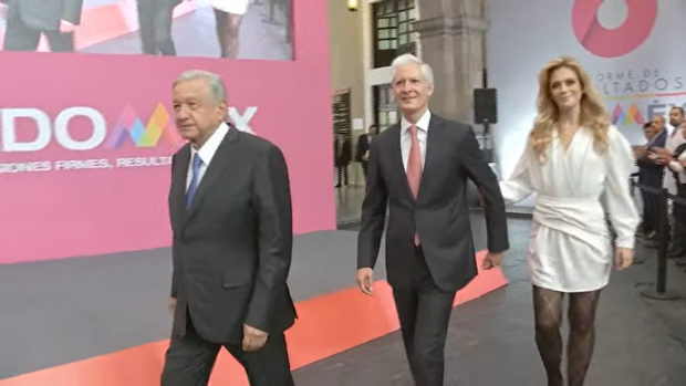 El Presidente de México, junto con el Gobernador del edomex, a su llegada a la sede del Informe.
