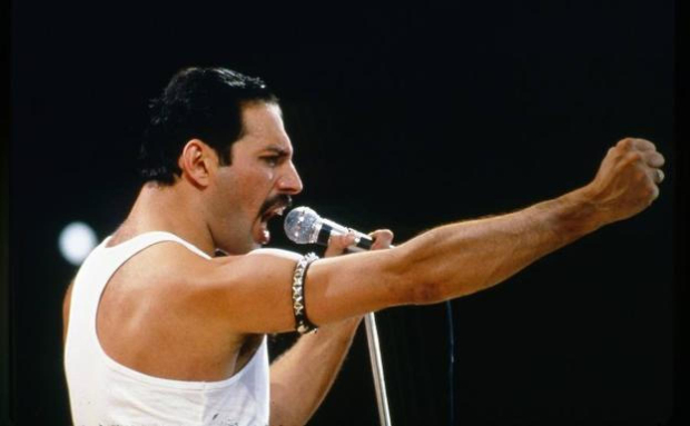 Subastan piano de Freddie Mercury.
