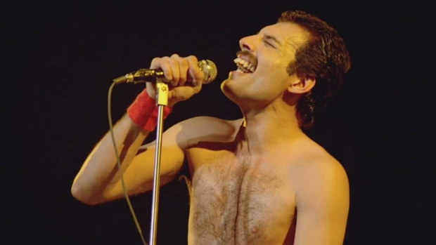 Freddie Mercury fue vocalista principal de la banda de rock Queen.