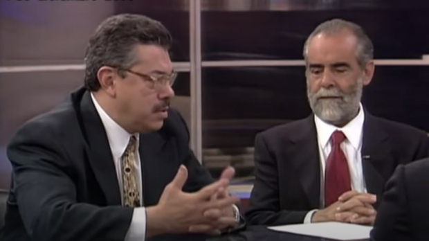 Hermano de Sergio Andrade en una mesa de debate junto a Diego Fernández de Cevallos en el año 2000