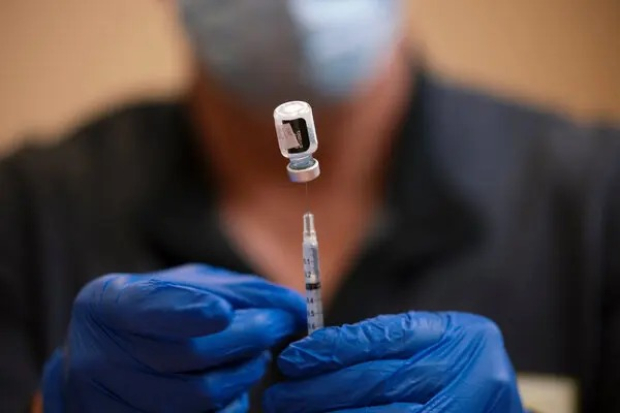 UNAM urge a completar esquemas de vacunación.
