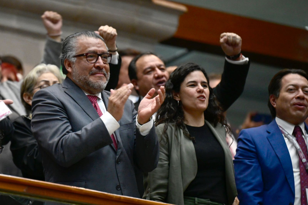 El secretario de Gobierno, Horacio Duarte, y la titular de Gobernación de la administración federal, Luisa María Alcalde, durante la ceremonia de ayer.