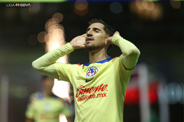 Diego Valdés celebra su gol ante Chivas