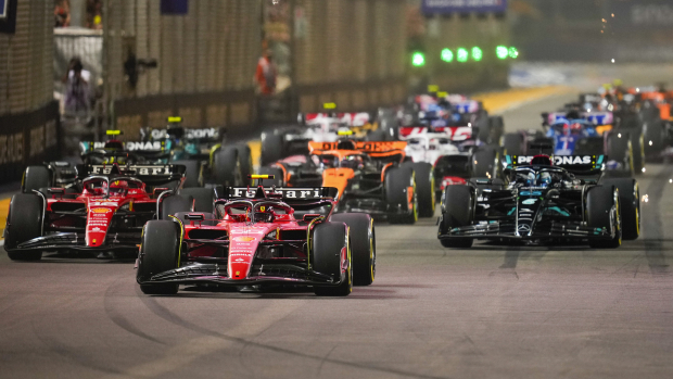 La largada del Gran Premio de Singapur de F1