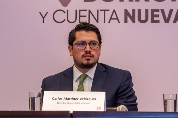 El director general del Infonavit, Carlos Martínez, presenta el nuevo programa "Borrón y Cuenta Nueva"