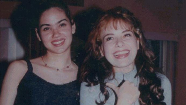 Marlene Calderón de joven en una foto junto a Gloria Trevi