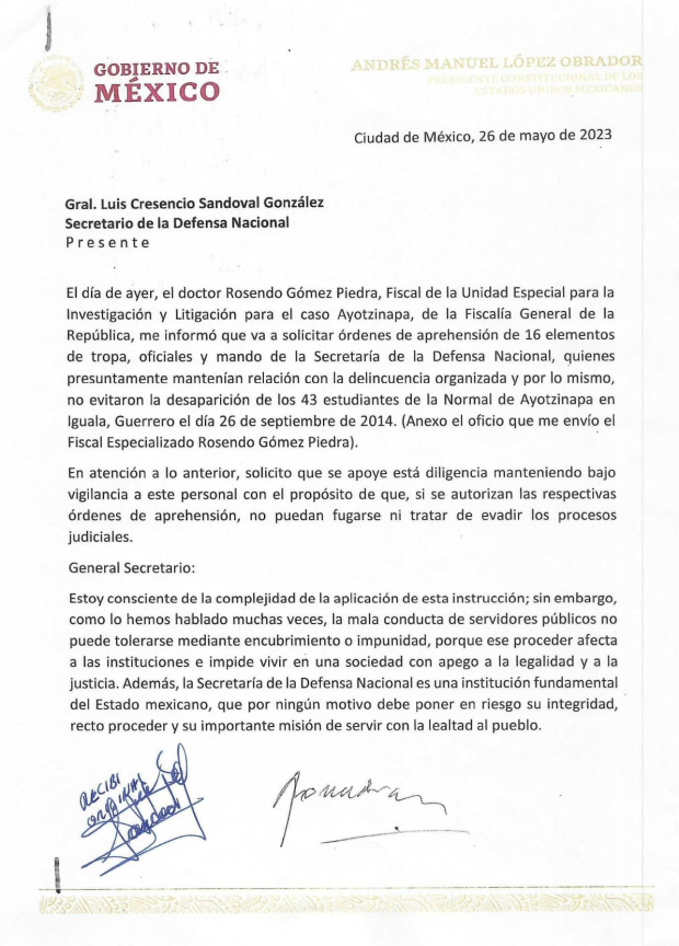 AMLO exhibe carta con la que pidió a la Sedena “proceder” contra generales ligados al caso Ayotzinapa