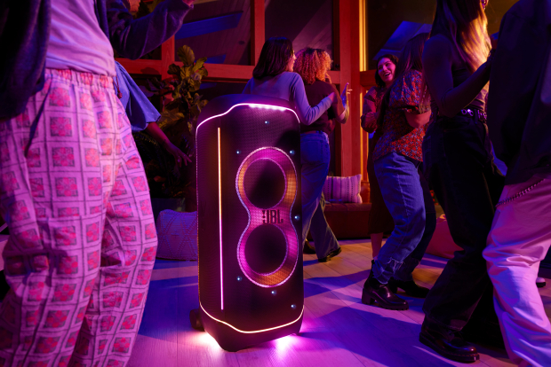 El JBL PartyBox presenta Wi-Fi, Dolby Atmos y un espectáculo de luces envolvente.