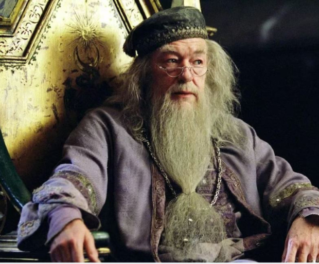 Michael Gambon interpretando a Dumbledore
