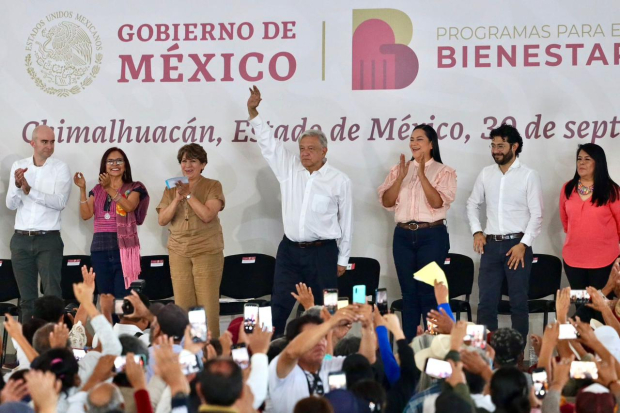 El presidente López Obrador y la Gobernadora Delfina Gómez Álvarez anuncian mejoras para Chimalhuacán.