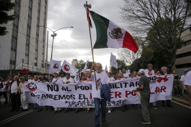Los manifestantes salieron de Tlatelolco y se enfilaron sobre Eje Central