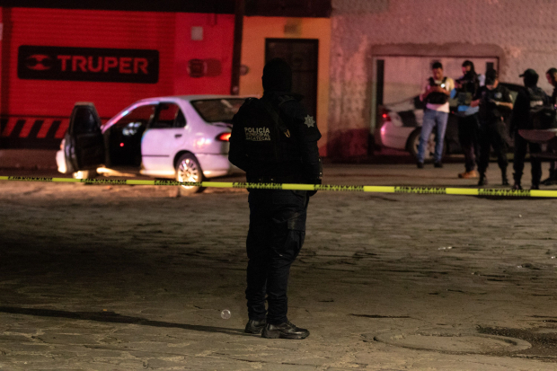 Zacatecas se ubica en el lugar 16 con más crímenes. 2021 fue el peor año con 1,034 homicidios y tiene una tasa de 109 por cada 100 mil habitantes, cuando la media nacional es de 28. En la imagen, operativo policiaco, luego de que un hombre fue asesinado a balazos cuando se trasladaba en su vehículo en la colonia Buenavista de la capital, el pasado 7 de septiembre.
