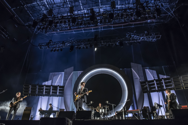 Los Arctic Monkeys rockean a lo grande con sus fans mexicanos en el Foro Sol