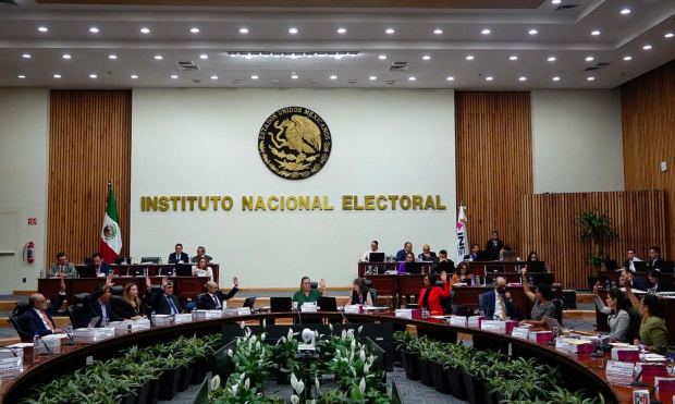 Consejeros electorales en sesión extraordinaria, el pasado jueves.