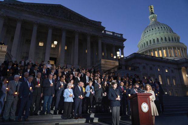 Congresistas estadounidenses muestran su solidaridad con Israel con una vigilia.