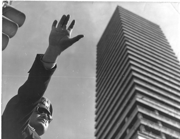 Policía. Torre Latinoamericana, 1959.