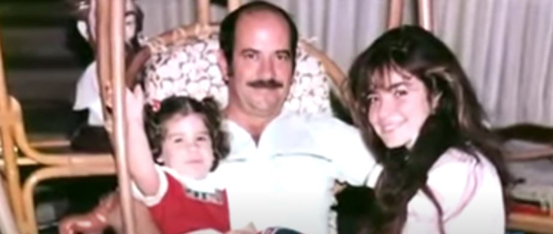 Gloria Trevi con su hermana Mildred Treviño y su papá Manuel Treviño