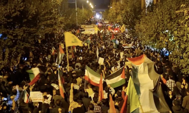 Irán. Tras el llamado de los extremistas a un nuevo “día de ira”, quienes apoyan a Palestina protestan en varias embajadas.