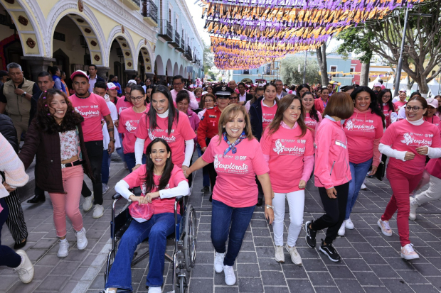 El objetivo de la Caminata Rosa 2023 fue impulsar la autoexploración para la detección temprana de casos de cáncer de mama,