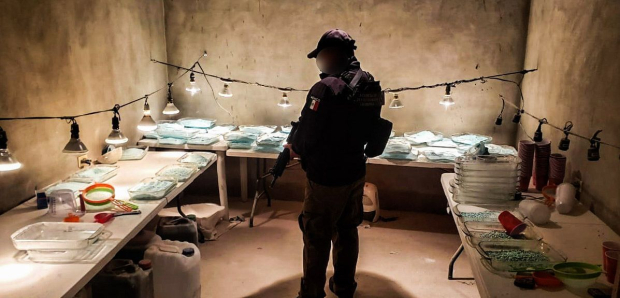 El pasado 2 de octubre, personal de la FGR decomisó más de 306 mil pastillas de fentanilo en una vivienda de la colonia Lomas del Valle, en Tijuana, Baja California.